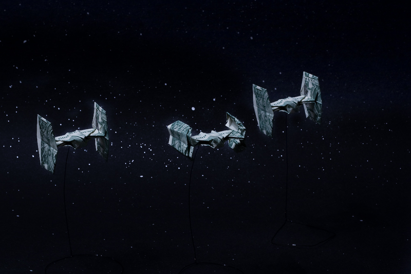 Illustration for article titled Amazing Origami Star Trek, Star Wars Spaceships Make Good Use of Dollars